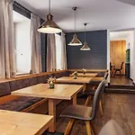Hubertus Wellness & Breakfast מלון דירות 3*
