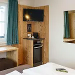 Ξενοδοχείο με διαμερίσματα Hubertus Wellness & Breakfast 3*
