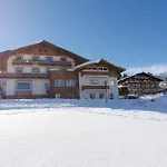 Aparthotel Landhaus Hubertus