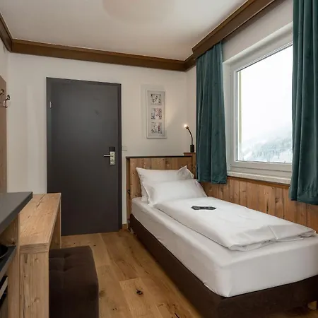 Aparthotel Landhaus Hubertus 3*